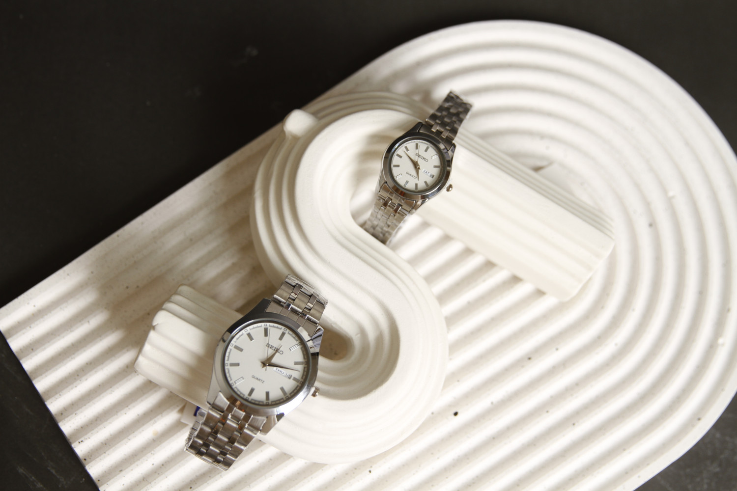 طقم ساعات جميل رجال ونساء السعر للحبة